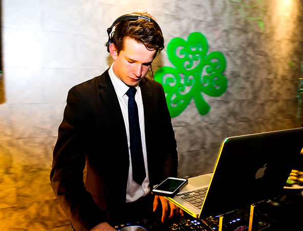 Wedding DJ Aaron - Melbourne Djs - Disc Jockey